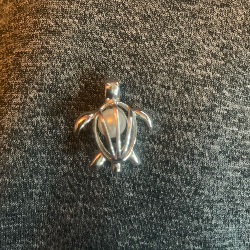 Vantel Pearls Sea Turtle Cage
